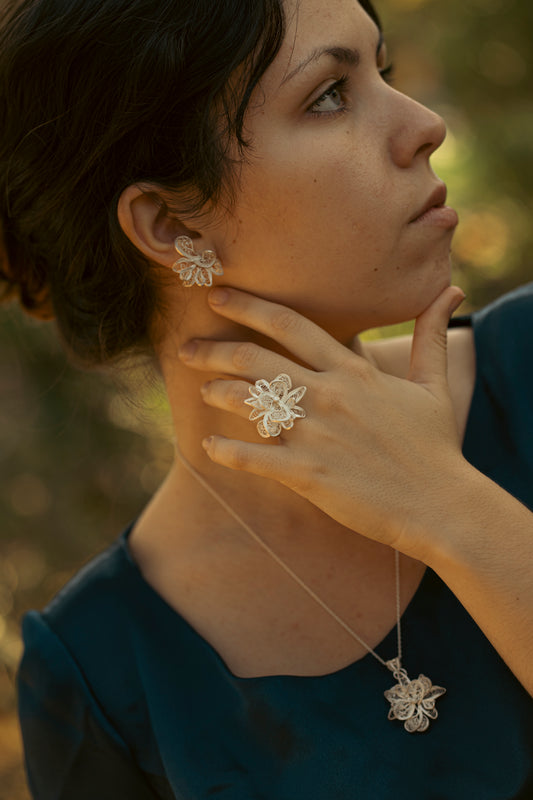 Ring of chrysanthemums