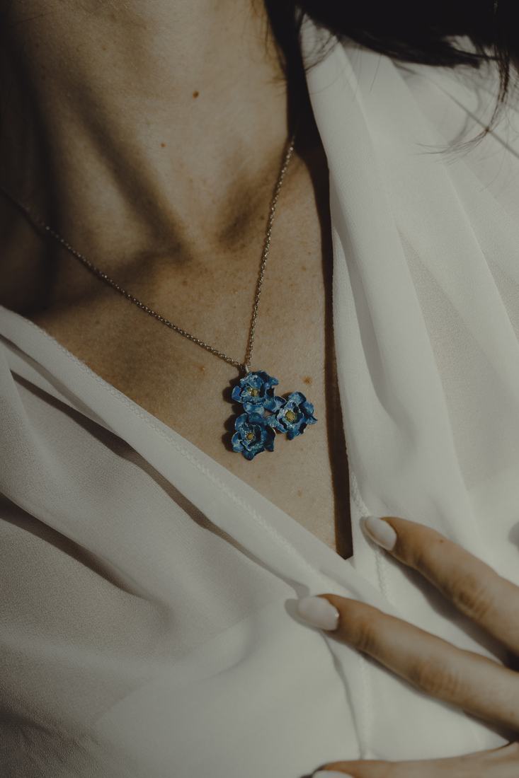 Forget Me Not Necklace — vista 2